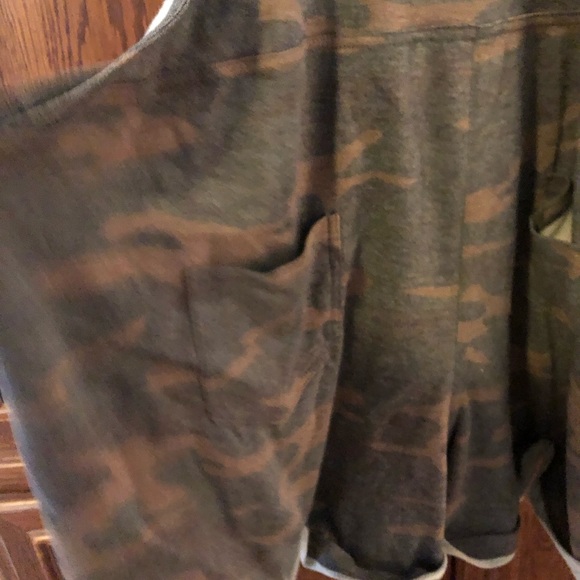 VENUS camoflauge shorts overalls, sweatshirt, size 2X - Picture 6 of 6